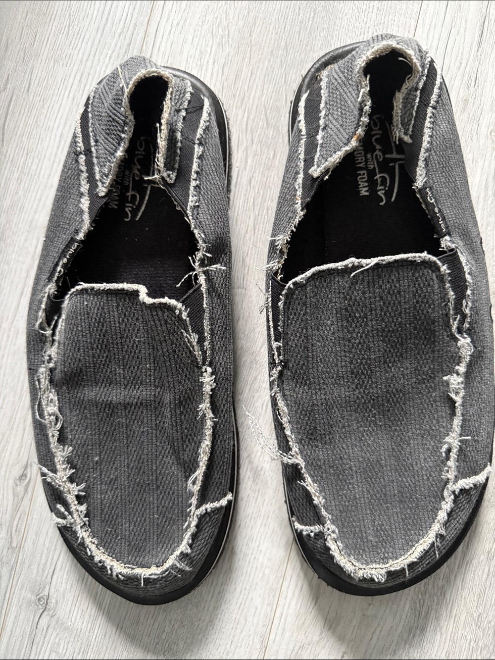 Blue Fin memory foam men’s  slip on beach shoes size 9